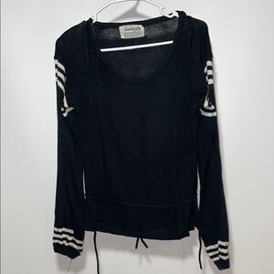 Vintage Black Fitted Crew Neck Sweatshirt with stripped sleeves